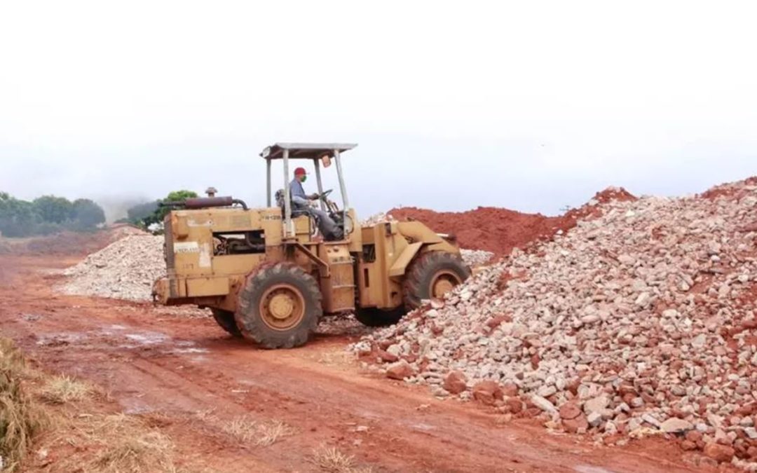 Resíduos de construção civil são utilizados para recuperação de vias em Uberlândia