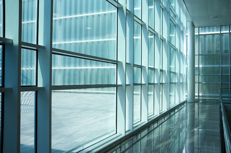 Artigo Abividro: Construção industrializada: como o vidro impulsiona a produtividade e o Portal Vidro Certo é seu aliado!